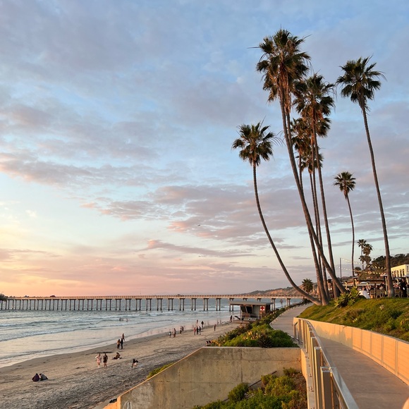 Meet your Posher, Amanda - Picture 1 of 1